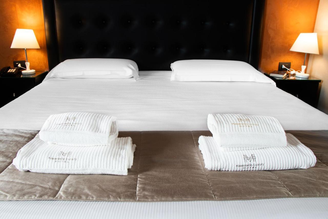 Hotel Masaniello Luxury คาโซริอา ภายนอก รูปภาพ