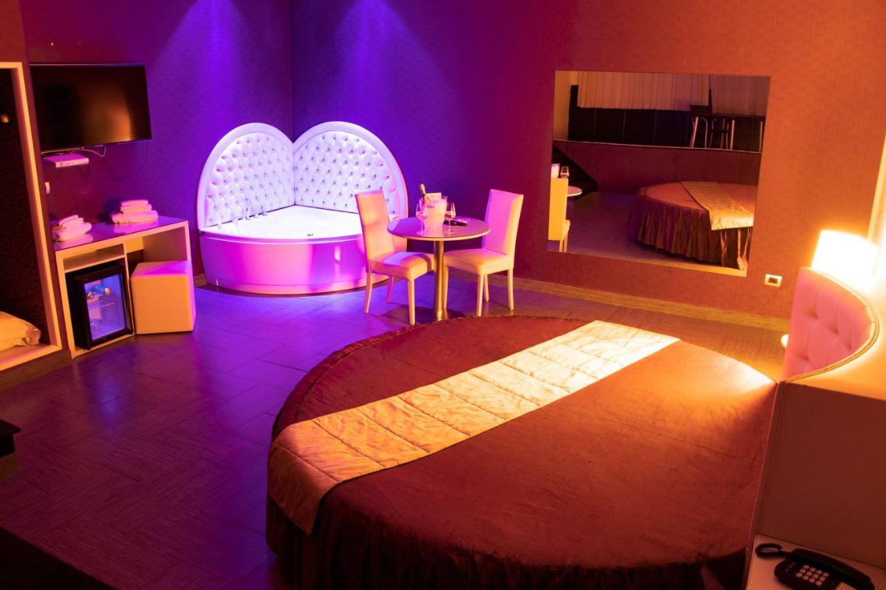 Hotel Masaniello Luxury คาโซริอา ภายนอก รูปภาพ
