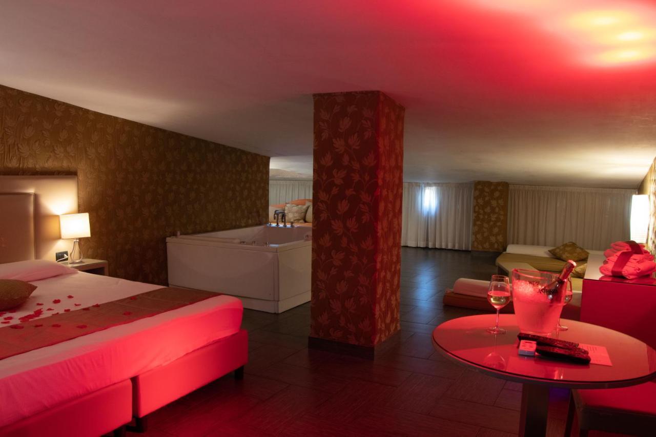 Hotel Masaniello Luxury คาโซริอา ภายนอก รูปภาพ