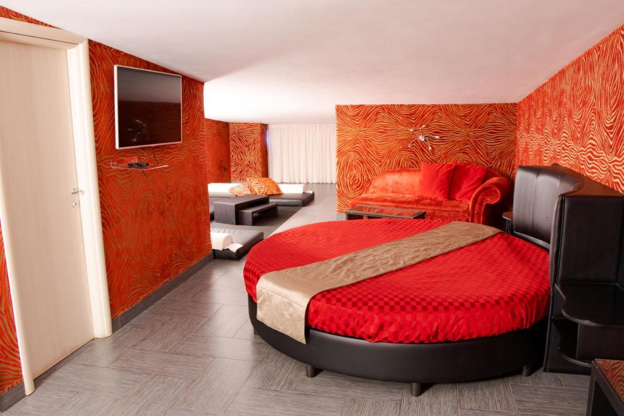 Hotel Masaniello Luxury คาโซริอา ภายนอก รูปภาพ